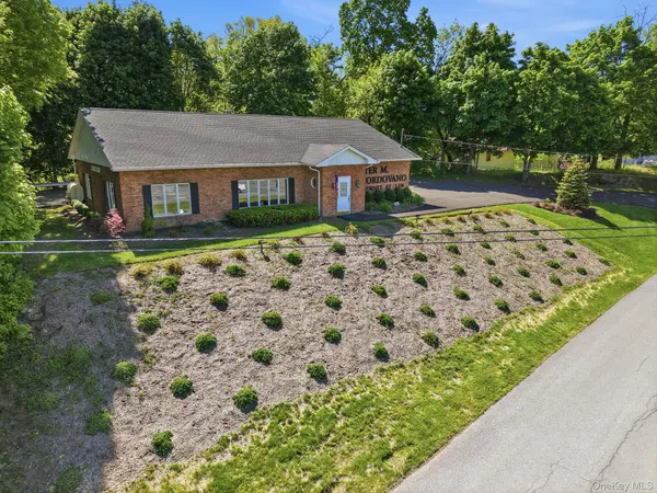 1 N Roberts RD, Highland, NY 12528