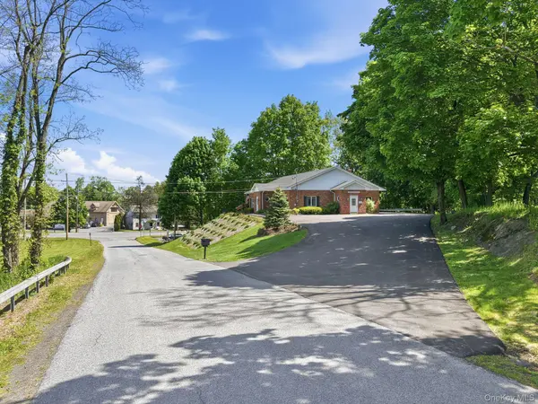 1 N Roberts RD, Highland, NY 12528