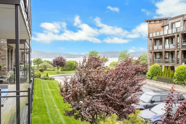 18 Rivers Edge DR #211, Tarrytown, NY 10591