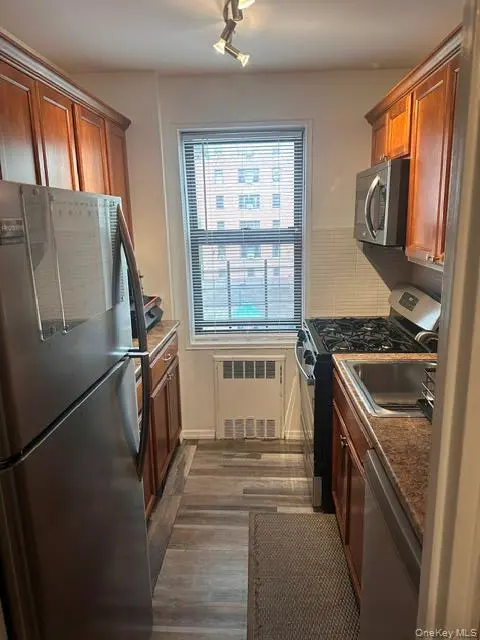 2 FISHER DR #203, Mount Vernon, NY 10552