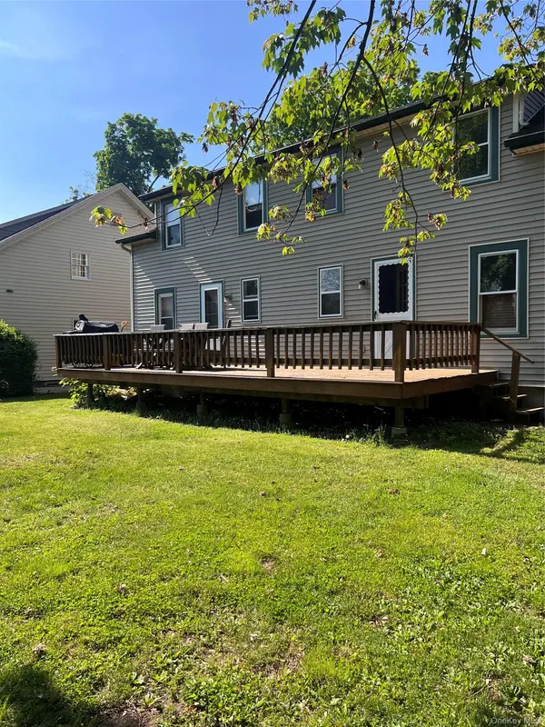 7 Berry ST, Wallkill, NY 12589