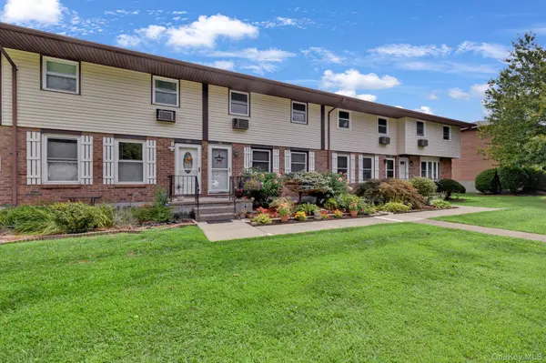 106 Parr Meadow DR #1F, Newburgh, NY 12550