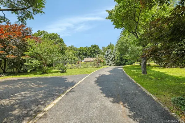 15 Grandview LN, Thornwood, NY 10594