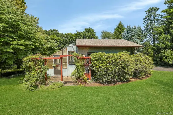 15 Grandview LN, Thornwood, NY 10594