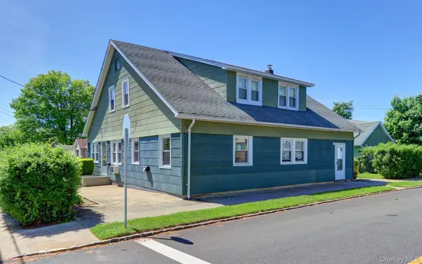 54 McKinley AVE, Albertson, NY 11507