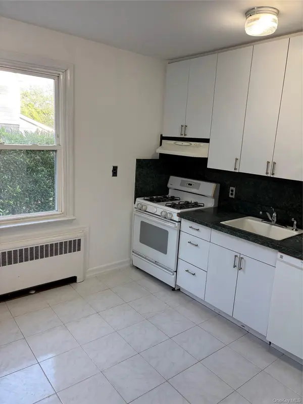 261 Schenck AVE #1st Floor, Great Neck, NY 11021