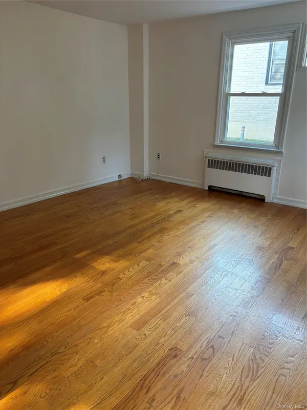 261 Schenck AVE #1st Floor, Great Neck, NY 11021