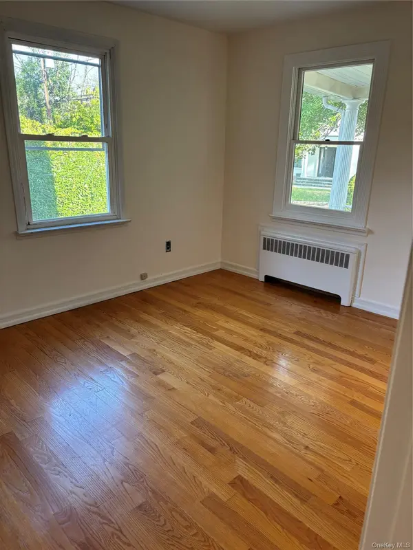 261 Schenck AVE #1st Floor, Great Neck, NY 11021