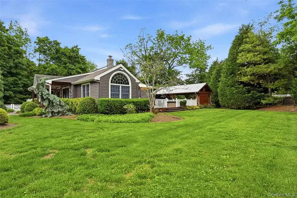 5 Judges LN, Smithtown, NY 11787