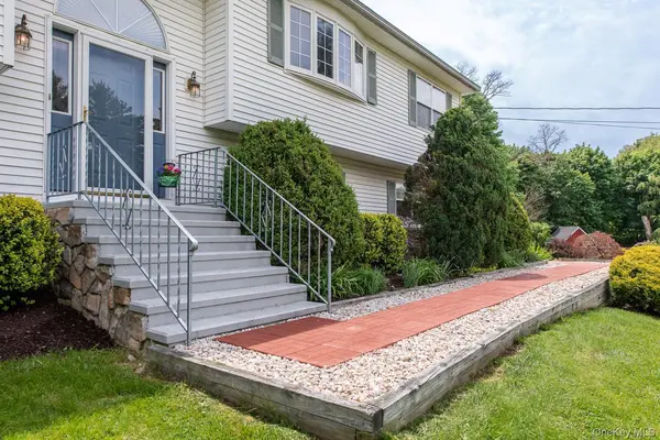 17 Verplanck AVE, Hopewell Junction, NY 12533
