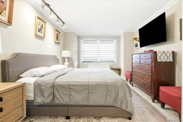 70-25 Yellowstone BLVD #9J, Forest Hills, NY 11375