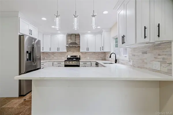 244 Water LN, Wantagh, NY 11793