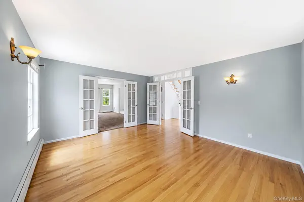 4 Clark ST, Selden, NY 11784