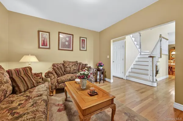 19 Pirog RD, Pine Bush, NY 12566