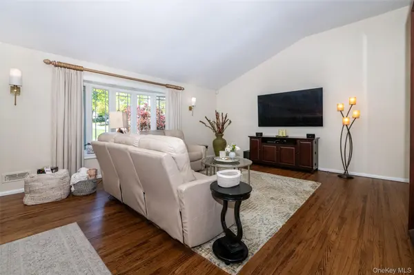 1 Lynns WAY, New Rochelle, NY 10805