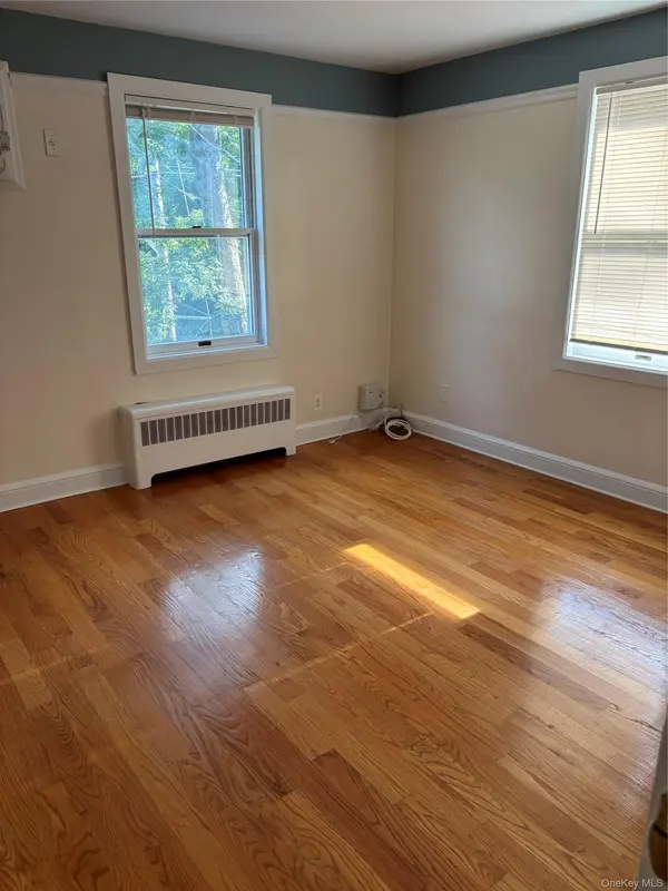 261 Schenck AVE #2nd Floor, Great Neck, NY 11021