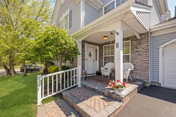 8 Hannah LN, Middle Island, NY 11953