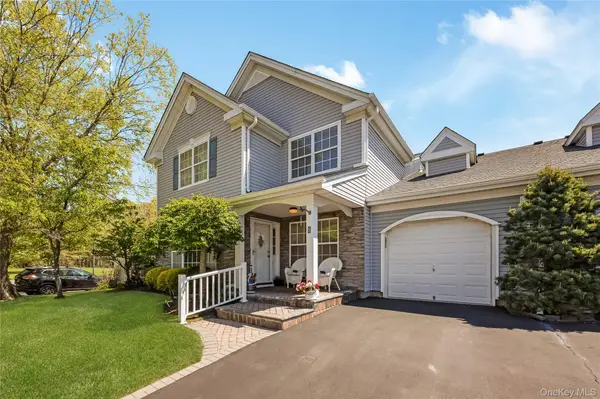 8 Hannah LN, Middle Island, NY 11953