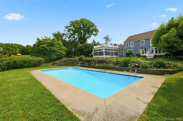13 Spy Glass LN, Staatsburg, NY 12580