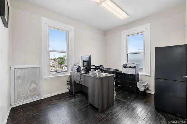 154 Franklin PL #2nd Floor, Woodmere, NY 11598