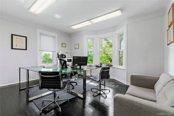 154 Franklin PL #2nd Floor, Woodmere, NY 11598