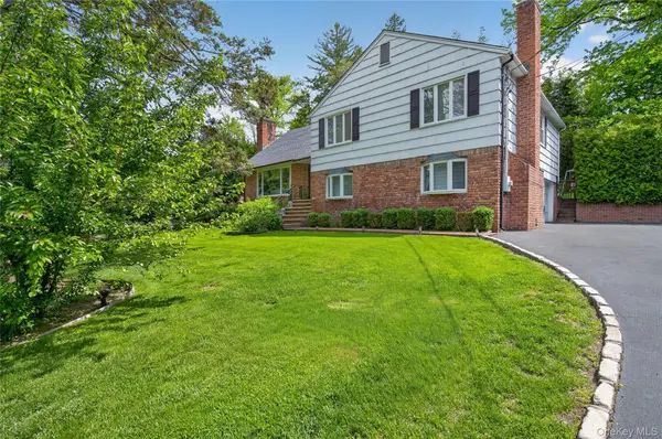 112 The Intervale, Roslyn Estates, NY 11576