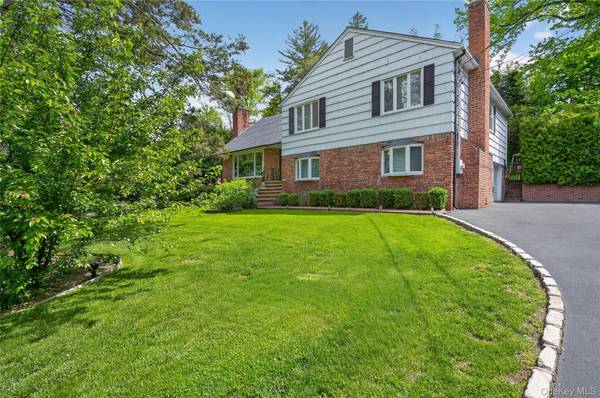 112 The Intervale, Roslyn Estates, NY 11576