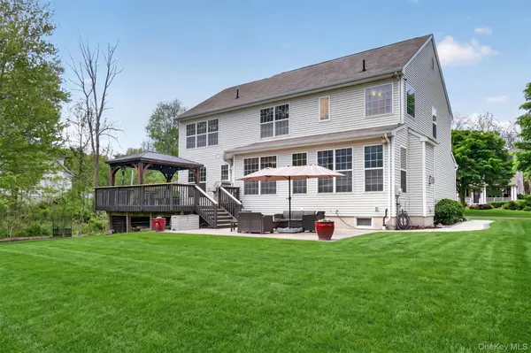 14 Galloway LN, Walden, NY 12586