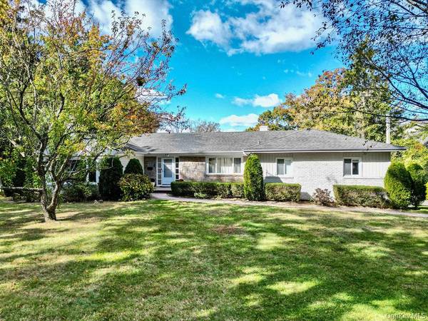 24 Hemlock DR, Great Neck, NY 11024