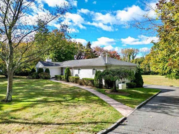 24 Hemlock DR, Great Neck, NY 11024