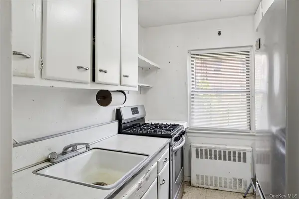 196-30 67th AVE #1, Fresh Meadows, NY 11365