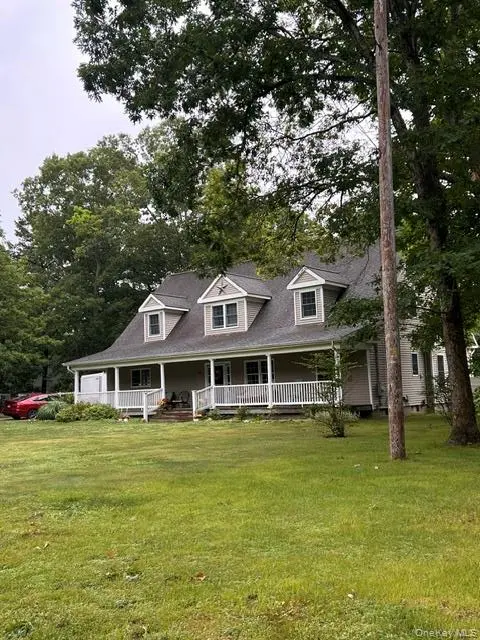 4 Conservation Circus, Ridge, NY 11961
