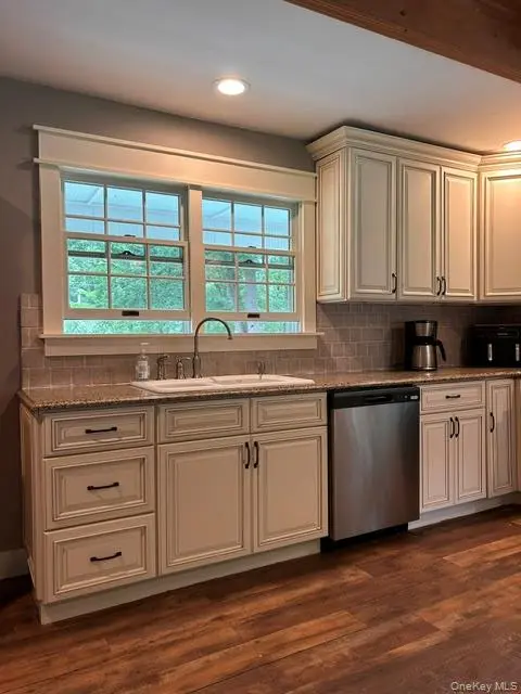 4 Conservation Circus, Ridge, NY 11961