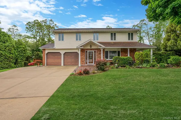 28 Manchester BLVD, Wheatley Heights, NY 11798