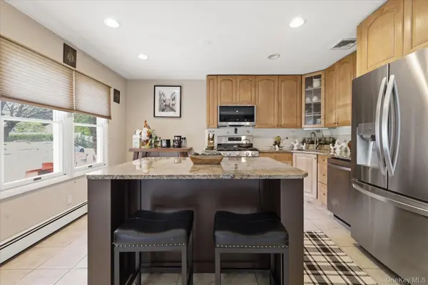 212 Gordon AVE, Westbury, NY 11590
