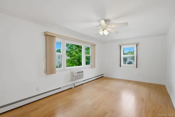 11 Toehee PL #2B, Islip, NY 11715