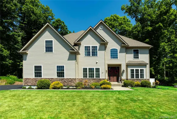 37 Biltmore DR, Hopewell Junction, NY 12533