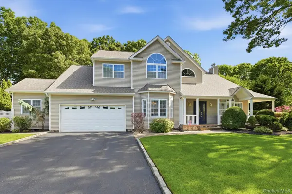 10 Cayla LN, Port Jefferson Station, NY 11776