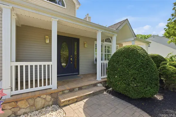 10 Cayla LN, Port Jefferson Station, NY 11776