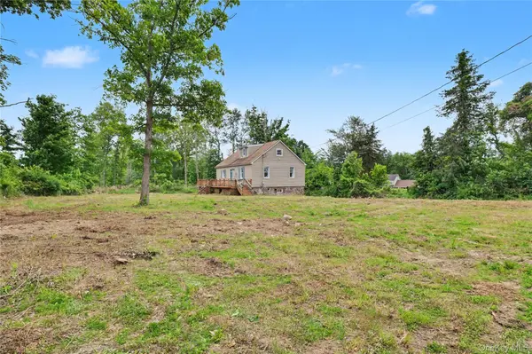 687 Whitley LN, Highland, NY 12528