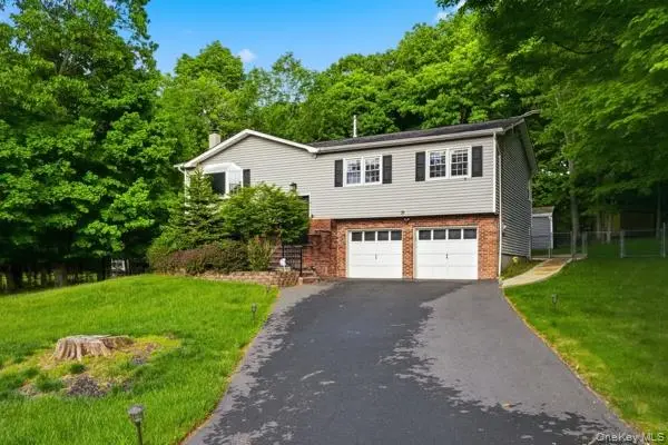 31 Laura RD, Monroe, NY 10950