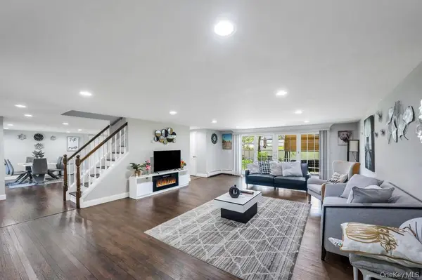 56 Hurtin ST, Port Jefferson Station, NY 11776