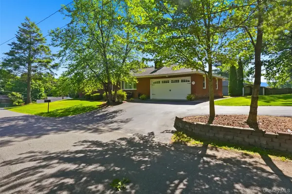 5 Oak Ridge DR, New Windsor, NY 12553