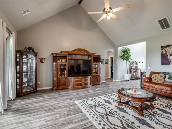 14215 SW 46th CT, Yukon, OK 73099