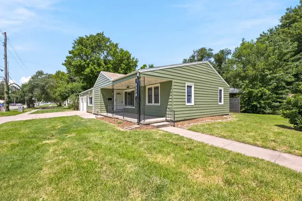 2379 S VOLUTSIA AVE, Wichita, KS 67211