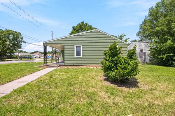 2379 S VOLUTSIA AVE, Wichita, KS 67211