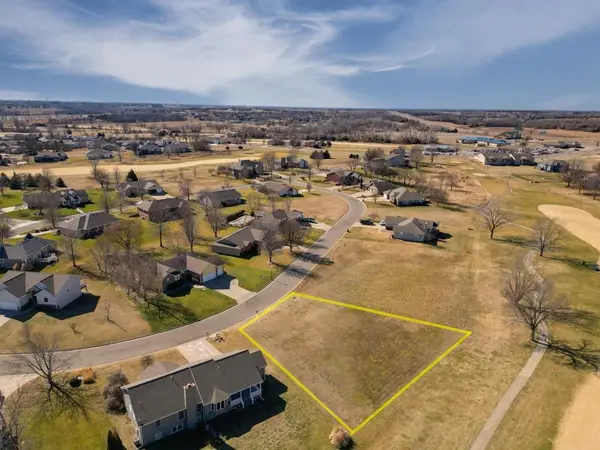624 Quail Nest Rd, Winfield, KS 67156