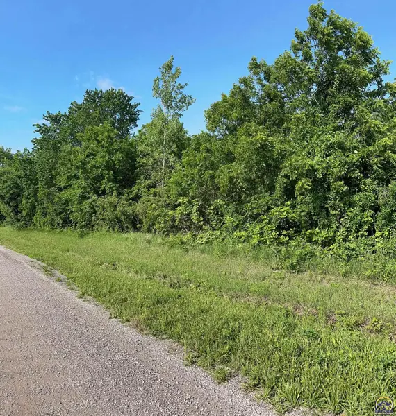 000 SE Ratner RD, Tecumseh, KS 66542