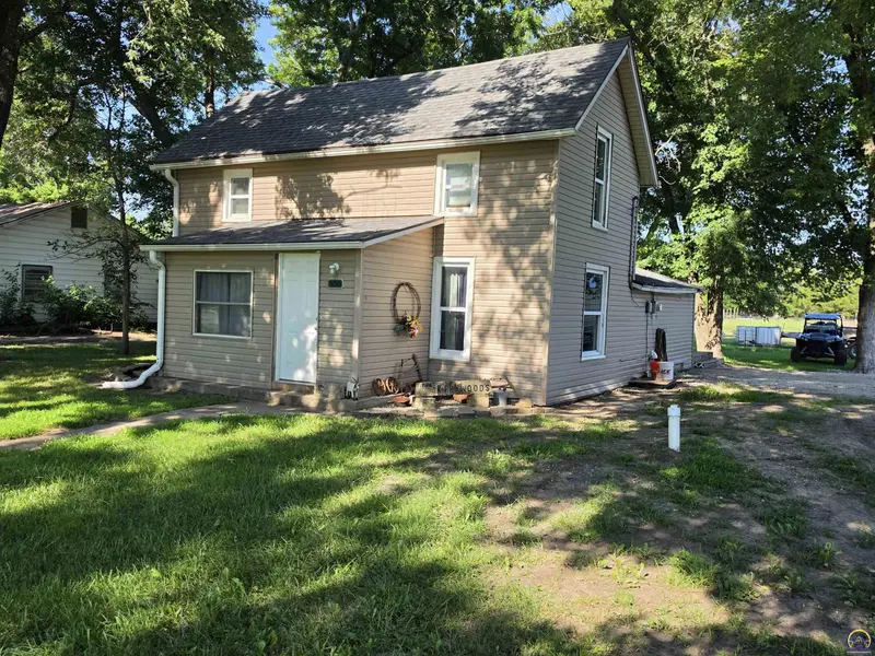 500 S Owen St, Meriden, KS 66512