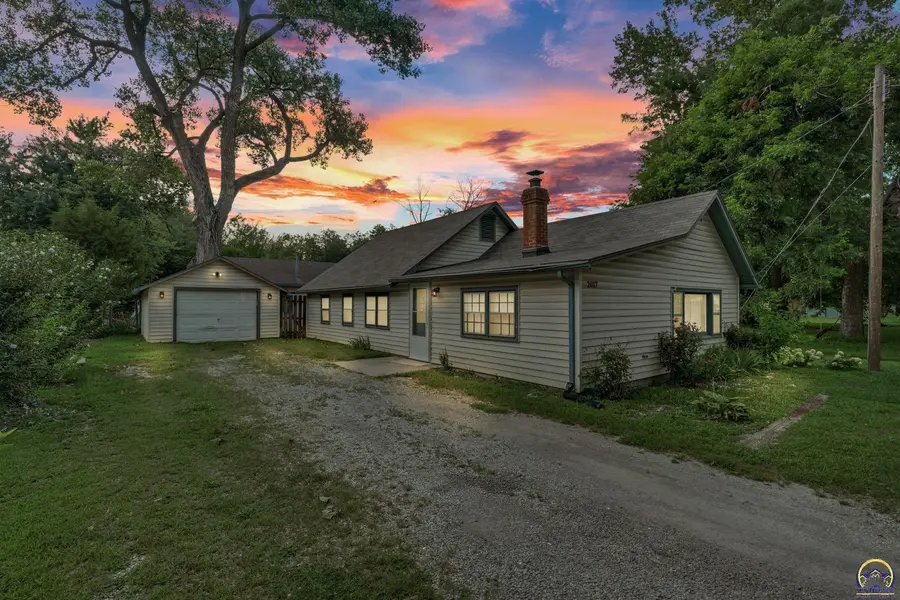 2017 NW Taylor ST, Topeka, KS 66608